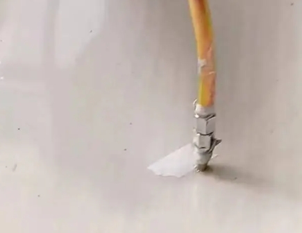 灌南瓷砖空鼓维修公司专业解答在瓷砖铺贴过程中，如果使用的砂料过粗（如全部使用了粗砂），可能会导致以下问题
